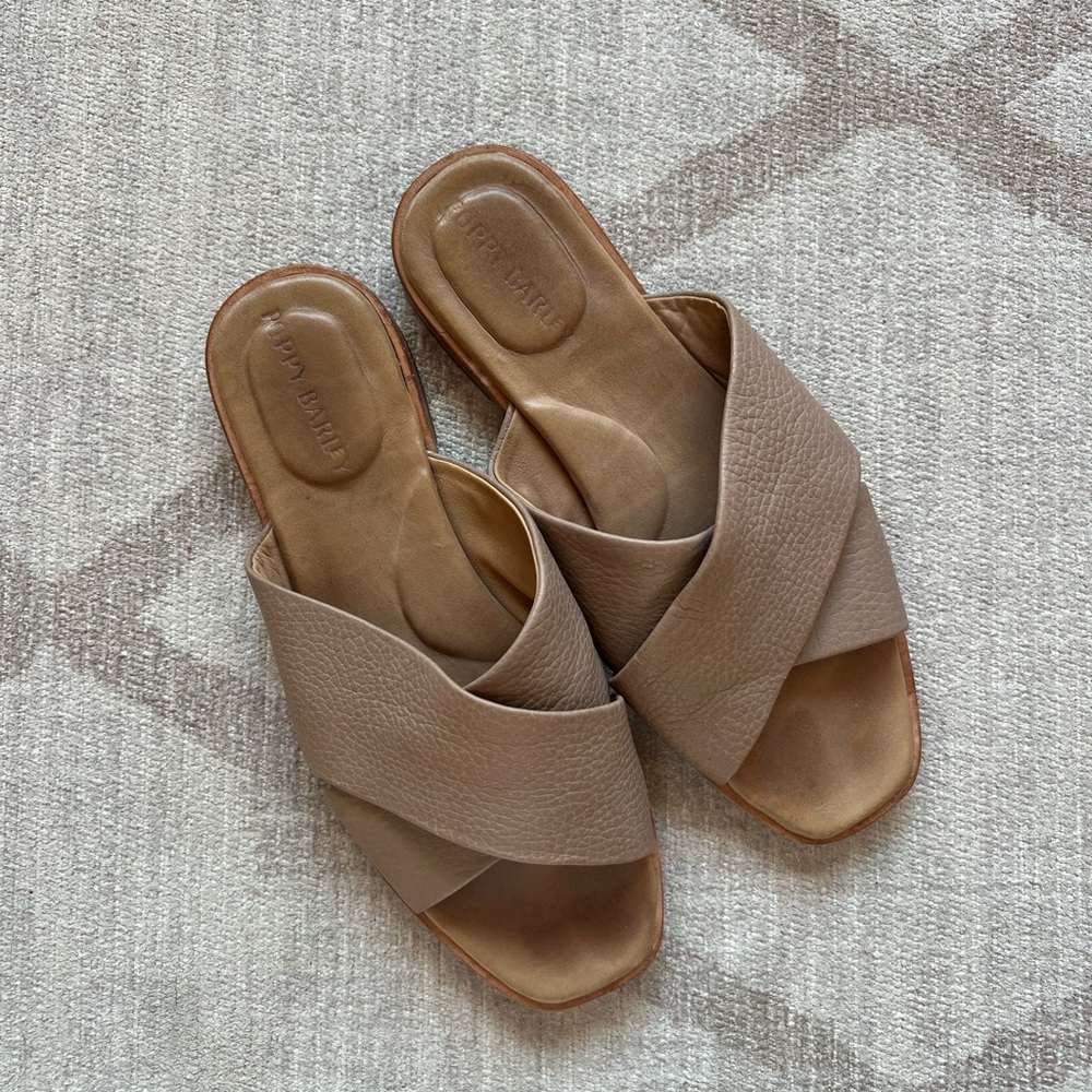 Poppy Barley Street Slides in Biscotti